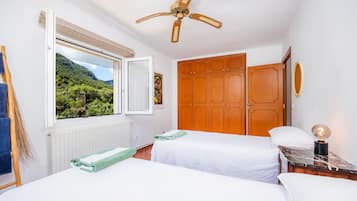 3 bedrooms, free WiFi, bed sheets