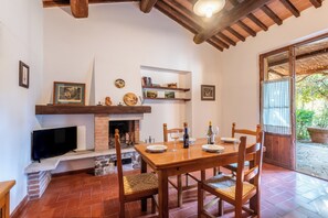 Dining - Apartment 'La Spiga' with Shared Pool, Shared Terrace and Wi-Fi (Rapolano Terme)