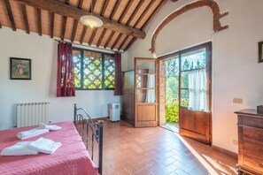 4 makuuhuonetta, ilmainen Wi-Fi, vuodevaatteet