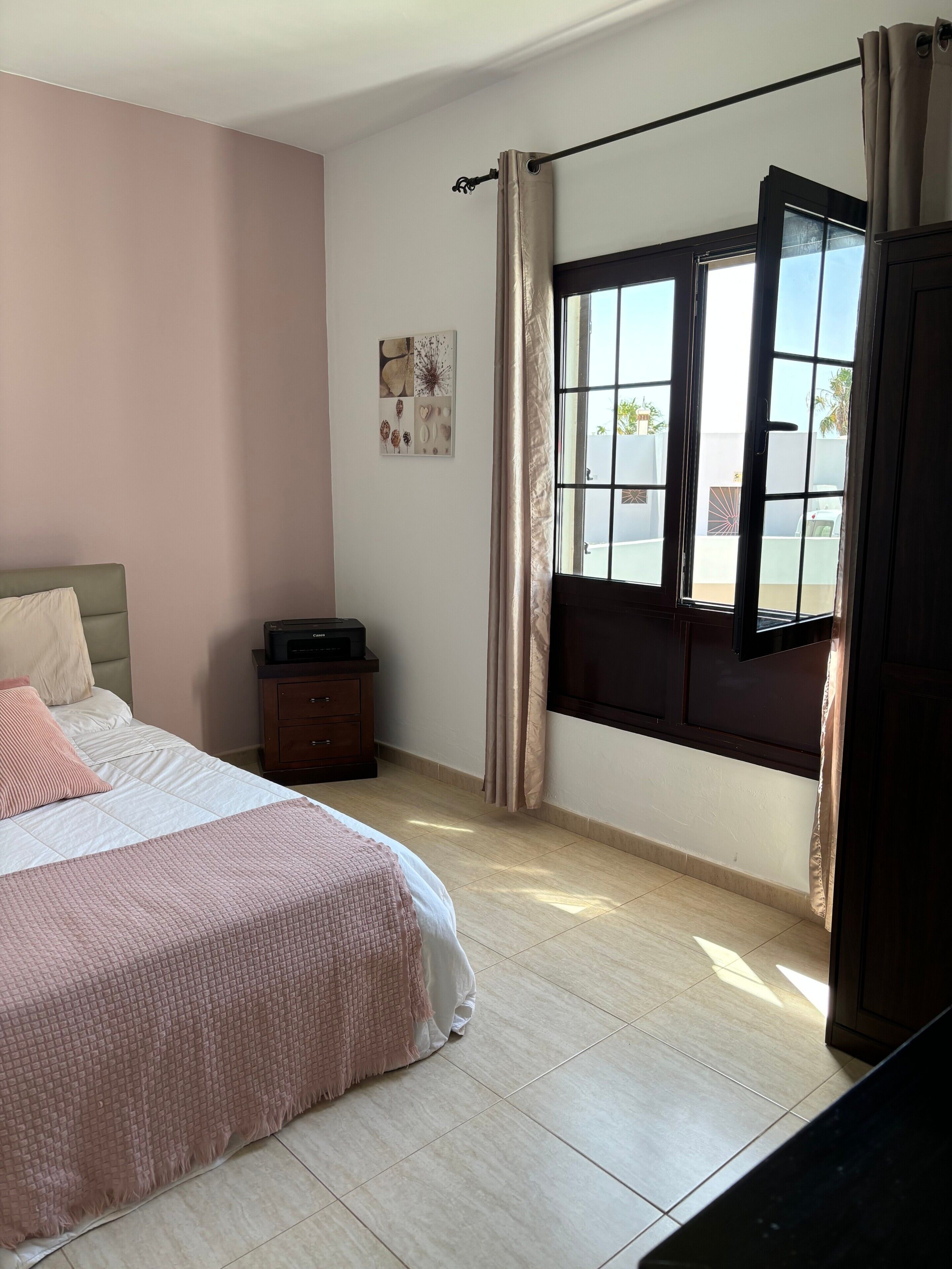 3 bedrooms, iron/ironing board, free WiFi, bed sheets