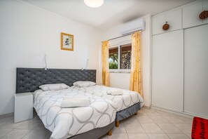 1 soverom, strykejern/-brett, wi-fi (inkludert) og sengetøy