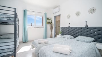 1 slaapkamer, een strijkplank/strijkijzer, gratis wifi, beddengoed