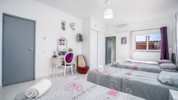 1 habitación, tabla de planchar con plancha, wifi gratis y ropa de cama