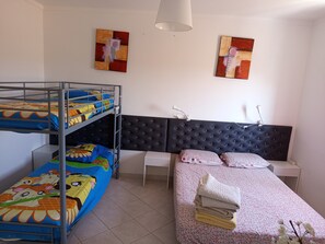 1 bedroom, iron/ironing board, free WiFi, bed sheets - 'Falésia' Room with Shared Pool, Wi-Fi and Air Conditioning (Pêra)
