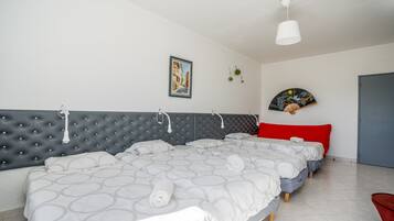 1 habitación, tabla de planchar con plancha, wifi gratis y ropa de cama