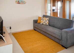 TV - Apartment 'Borealis  - Nazaré' with Sea View, Shared Terrace and Wi-Fi (Nazaré)