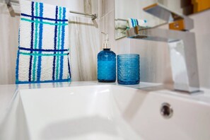 Doccia, asciugacapelli, asciugamani