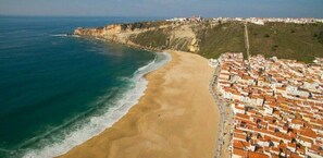 Una spiaggia nelle vicinanze