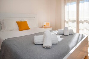 2 bedrooms, iron/ironing board, free WiFi, bed sheets - Apartment 'Borealis  - Nazaré' with Sea View, Shared Terrace and Wi-Fi (Nazaré)