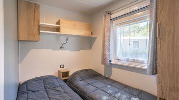 3 chambres, fer et planche Ă repasser