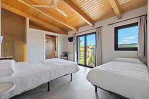 5 bedrooms, iron/ironing board, free WiFi, bed sheets - Holiday Home 'Arassa Casa Rural' with Private Terrace, Wi-Fi and Air Conditioning (Rocafort De Queralt)