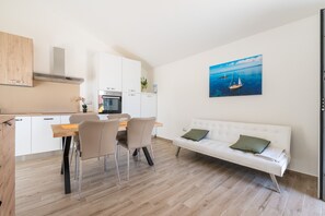 Interior - Apartment 'Casa Vacanze Alba Mar' with Balcony, Wi-Fi and Air Conditioning (Sant'Antioco)