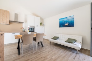 Interior - Apartment 'Casa Vacanze Alba Mar' with Balcony, Wi-Fi and Air Conditioning (Sant'Antioco)