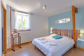 5 chambres, fer et planche à repasser, Wi-Fi gratuit, draps fournis