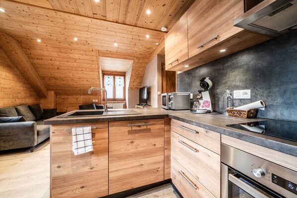 Fridge, microwave, oven, stovetop