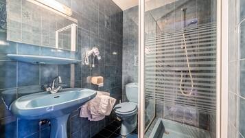 Bruser, hårtørrer, håndklæder