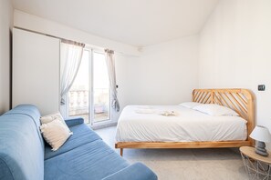 2 bedrooms, iron/ironing board, free WiFi, bed sheets - Victoria Bergamote Attic, Menton, France (Menton)