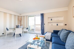 TV, stereo - Victoria Bergamote Attic, Menton, France (Menton)