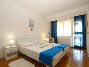 2 bedrooms, iron/ironing board, travel cot, Internet