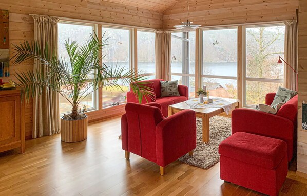 TV, fireplace - 4 bedroom amazing home in Lindesnes (Lindesnes)