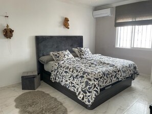 2 室のベッドルーム、WiFi (無料)、ベッドシーツ