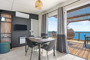 Dining - Bungalow 'Domaine Ile D'or,  Segur 8' with Sea View, Shared Pool and Private Terrace (Saint-Raphaël)