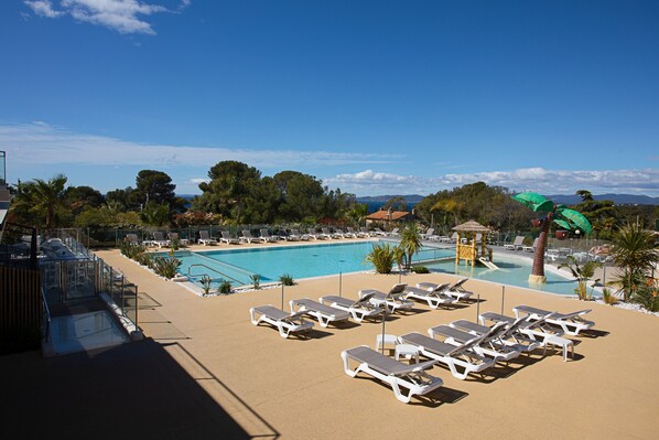 Een verwarmd zwembad