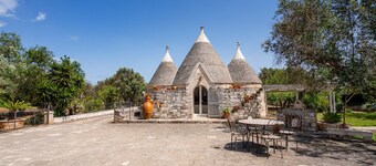 Holiday Home 'Villa Trullo Ulivo' with Private Pool, Wi-Fi and Air Conditioning