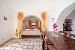 Dining - Holiday Home 'Villa Trullo Ulivo' with Private Pool, Wi-Fi and Air Conditioning (Carovigno)
