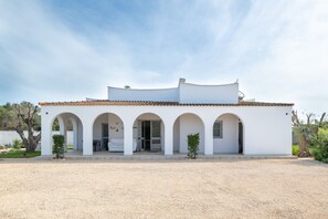 Exterior - Villa 'Città Bianca' with Private Pool, Wi-Fi and Air Conditioning (Carovigno)