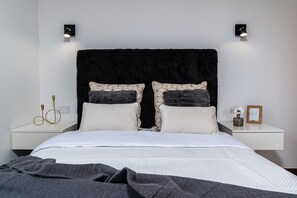 3 bedrooms, free WiFi, bed sheets - Holiday Home 'Melblue' with Sea View, Private Terrace and Wi-Fi (Calheta)
