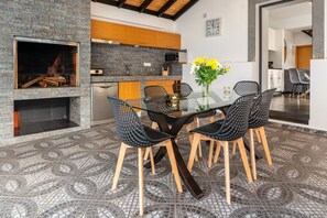 Dining - Holiday Home 'Melblue' with Sea View, Private Terrace and Wi-Fi (Calheta)