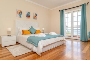 4 bedrooms, iron/ironing board, free WiFi, bed sheets