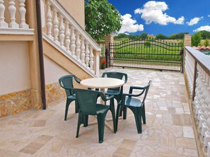 屋外ダイニングエリア