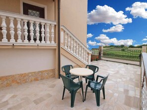 屋外ダイニングエリア