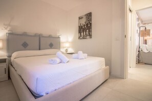 2 bedrooms, iron/ironing board, WiFi, bed sheets - GuestHost - Portisco Bouganville Seaside Charm Flat W/ Veranda (Portisco)