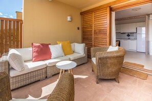 Living area - Portisco Bouganville Seaside Charm Flat W/ Veranda (Portisco)