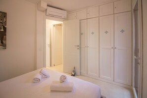 2 chambres, fer et planche à repasser, Wi-Fi, draps fournis