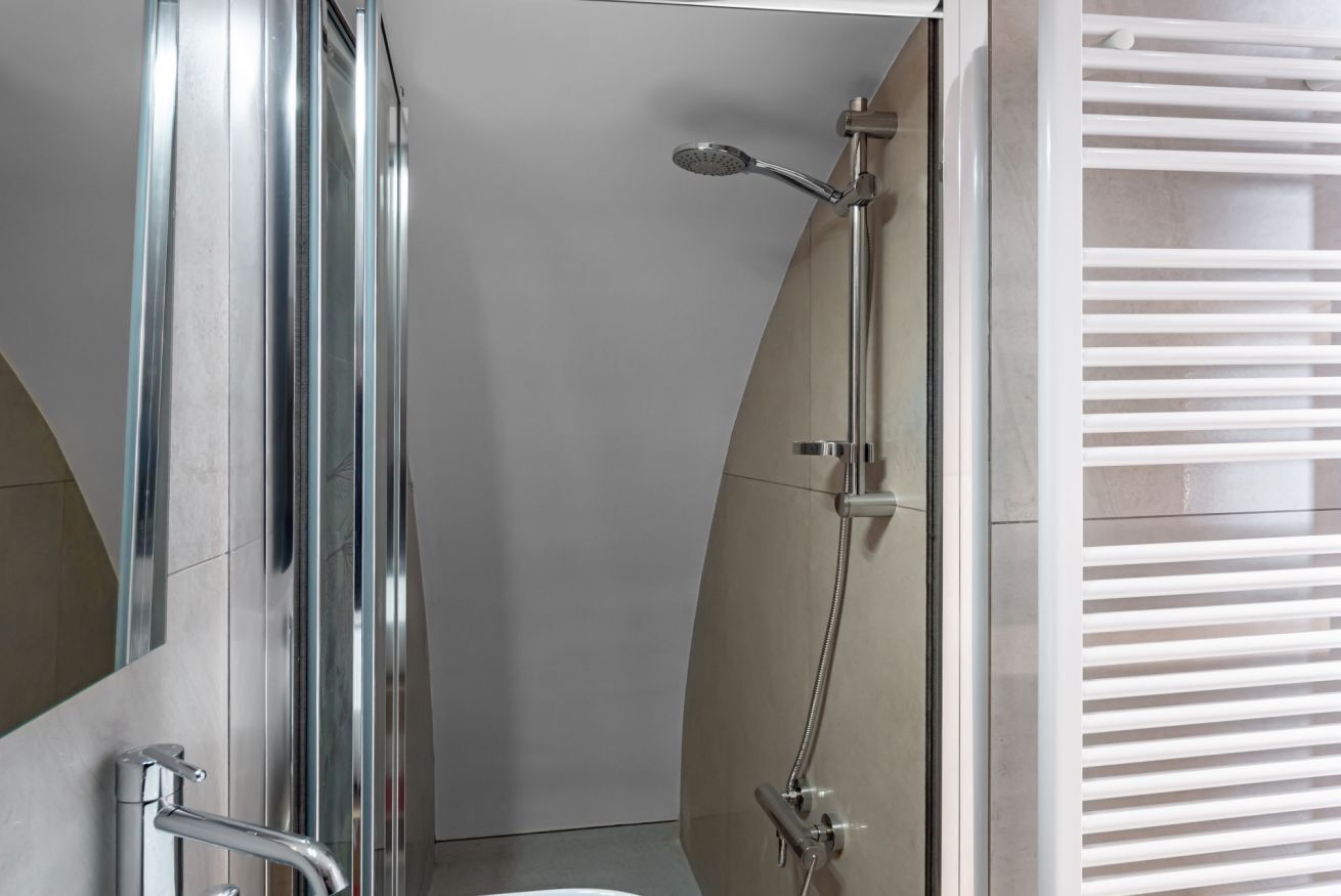 Dusche, Haartrockner, Bidet, Handtücher