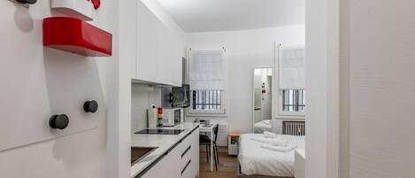 Iron/ironing board, WiFi, bed sheets