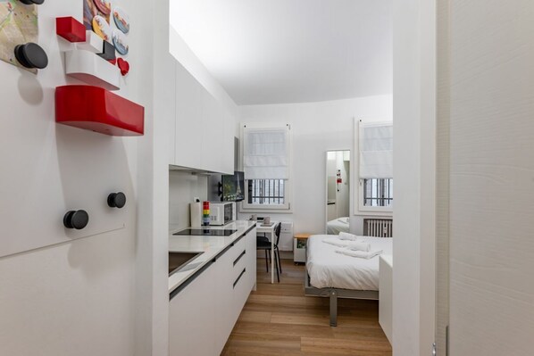 Iron/ironing board, WiFi, bed sheets