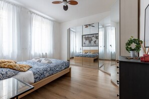 2 bedrooms, desk, iron/ironing board, WiFi - GuestHost - Charming apartment of 100 sqm, for up to 4 people, located on the ground floor of a building (4 steps to access). The accommodation is located in the center of Pisa (Restricted Traffic Area), south of the Arno river, in the Sant'Antonio distr (Pisa)
