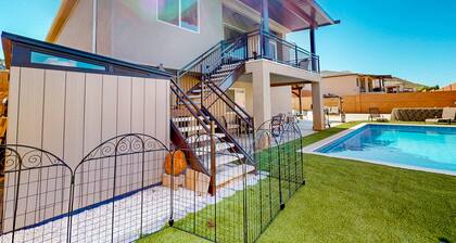 Delightful lower-level getaway with a full kitchen, plus patio & pool access