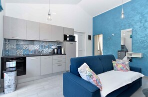 TV - Holiday home with sun terrace and barbecue area (Peroj)