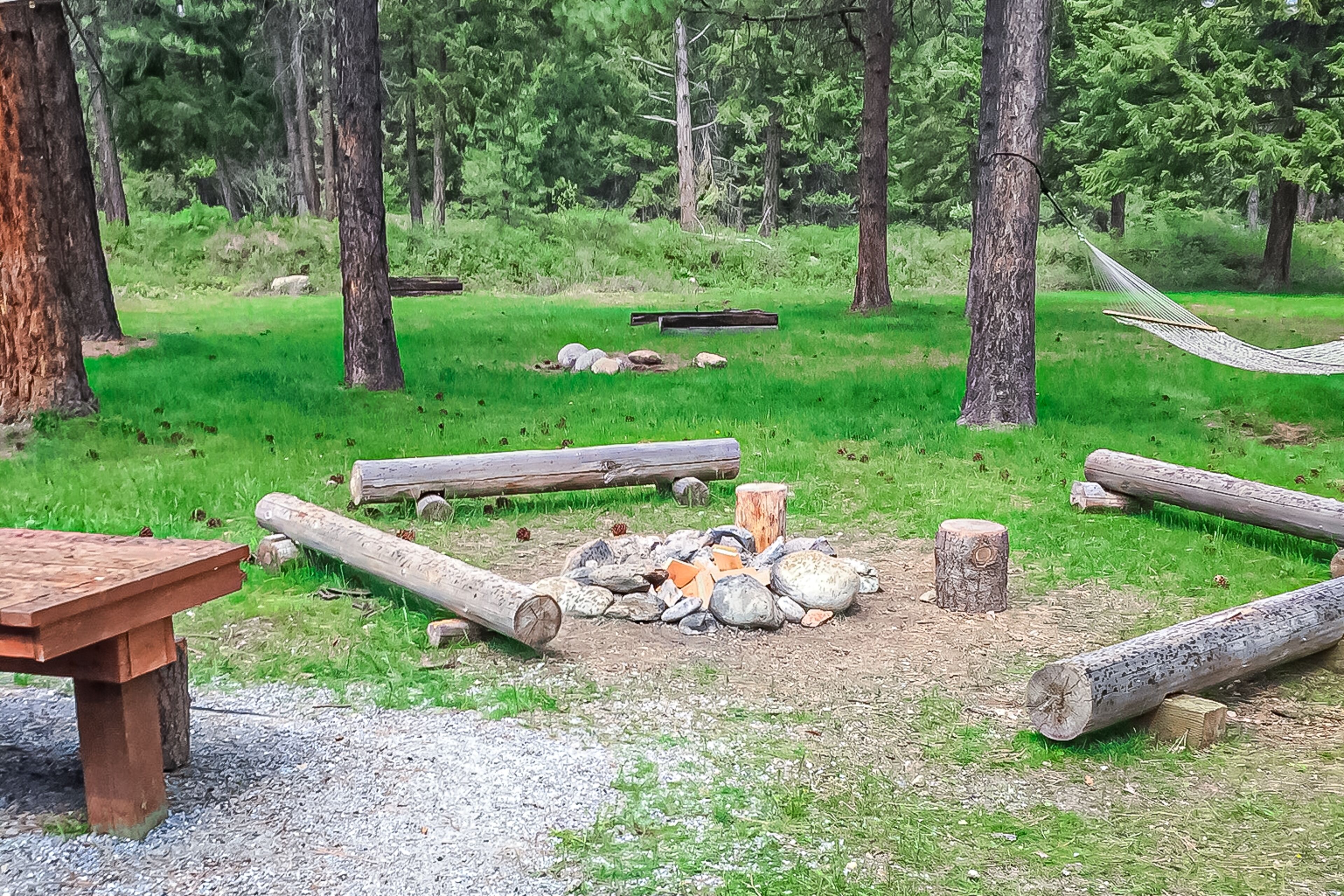 20-acre dog-friendly glamping camp with adorable cabin- near the Columbia River