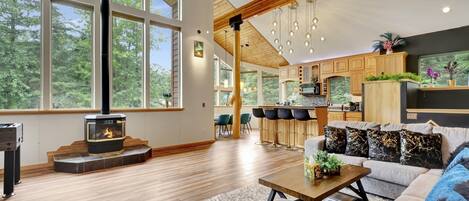 Fernseher, Kamin, Tischfußball