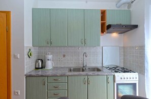 Frigorifero, forno, piano cottura, macchina per tè/caffè