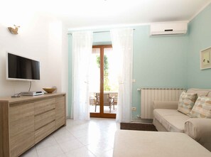 Televisie en een open haard