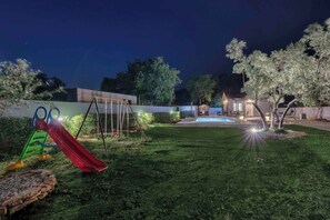 Pool - Holiday home with swimming pool near the beach (Peroj)