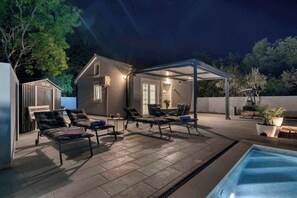 Terrace/patio - Holiday home with swimming pool near the beach (Peroj)